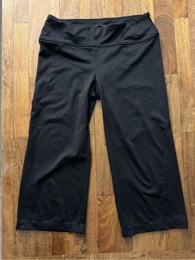 Z by Zella Womens M Black Crop Leggings Capri Yoga Workout Athletic Pants